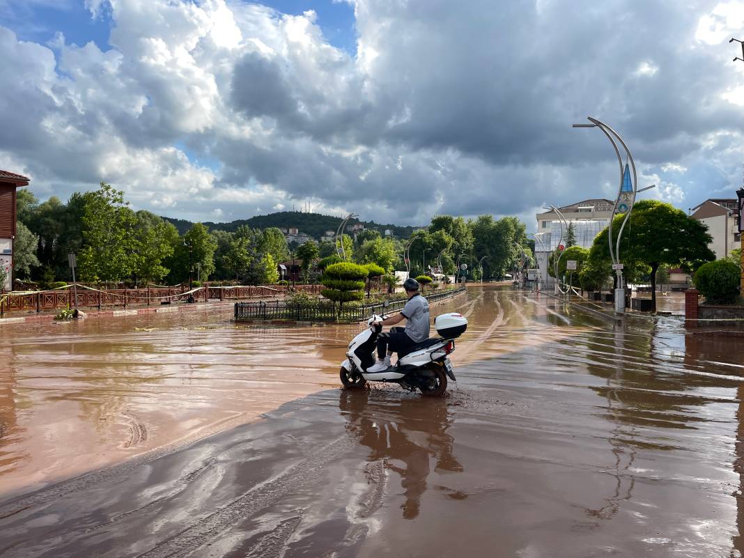 Bartın’daki sel felaketi havadan görüntülendi. Yardıma Mehmetçik koştu 29